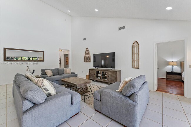 Building Photo - 101 Sand Pine Dr