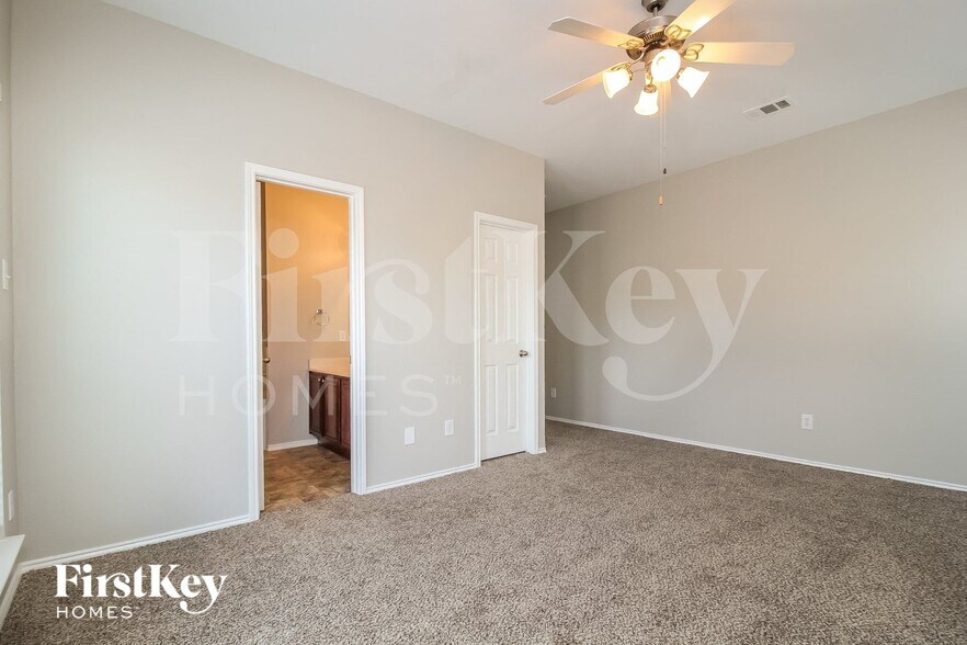 Building Photo - 2925 Oakshire St