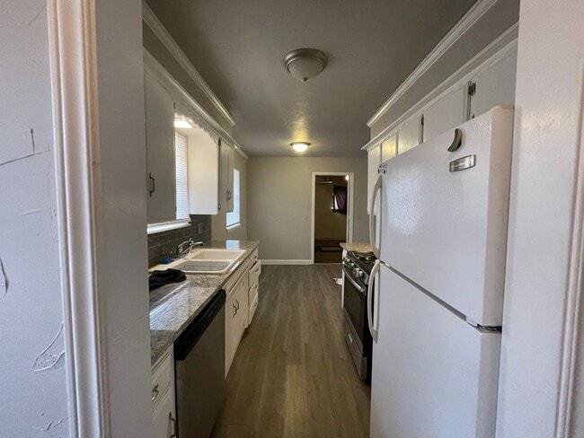 Building Photo - 2 Bed Duplex OKC- Move in Deposit-Free! (If Qualified)