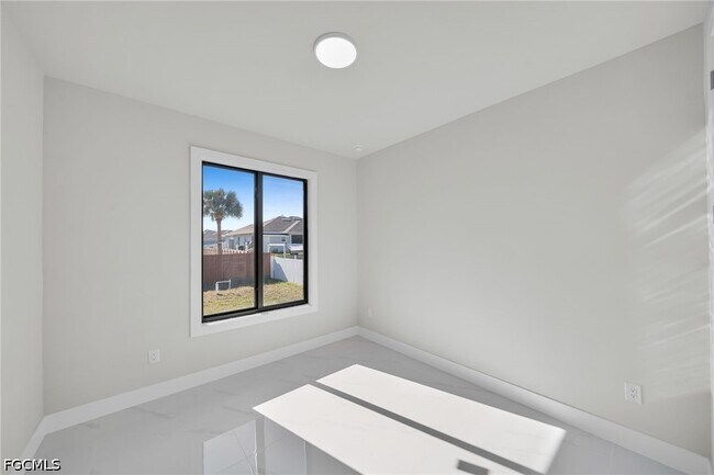 Building Photo - 2913 14th St W