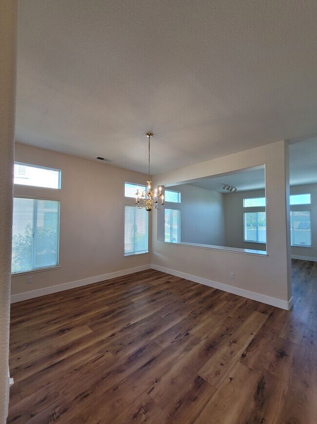 Building Photo - Stunning 2-Bed, 2.5-Bath Entertainer's Gem in Gated Summerset I