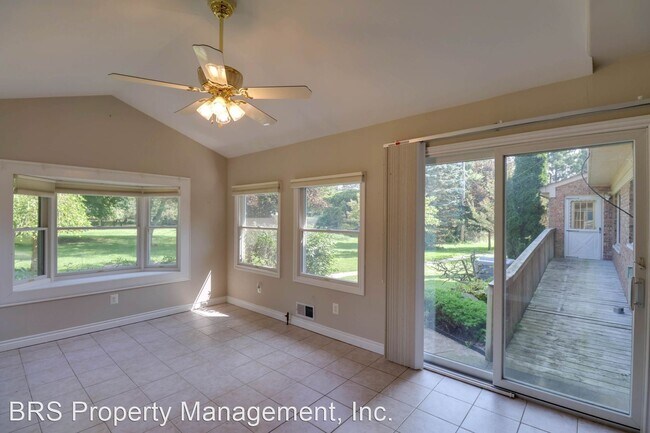 Building Photo - 5 br, 2.5 bath House - 1681 Glen Meadow Lane