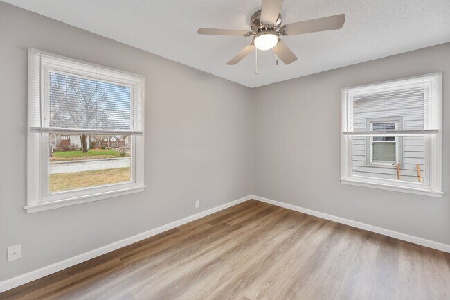 Building Photo - Move in ready - 2 Bed 1 Bath In Quiet Neig...