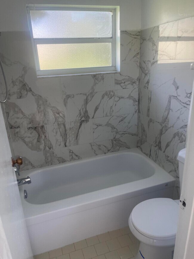 Building Photo - 202 Sparrow Dr