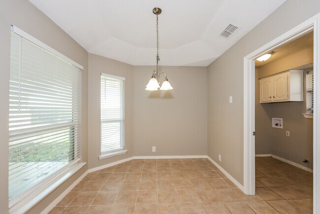 Building Photo - Expansive 3-Bedroom Home in Waxahachie, TX