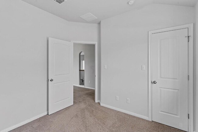 Building Photo - 607 Stampede Rd