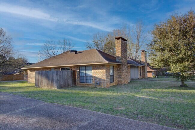 Building Photo - 5805 Sidney Dr
