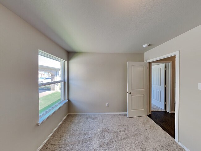 Building Photo - 10125 Boxelder Dr