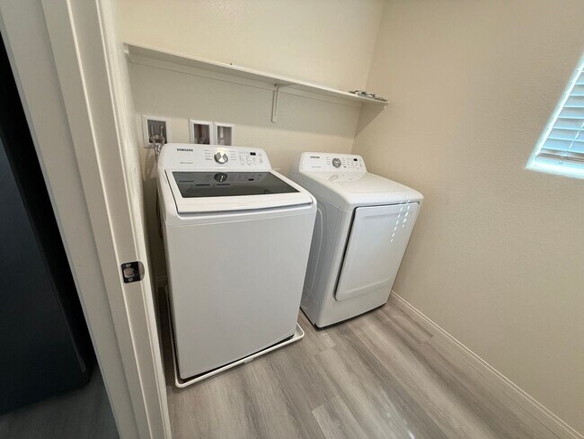 Building Photo - Modern Townhome Near Lone Mountain | Gated & Pool