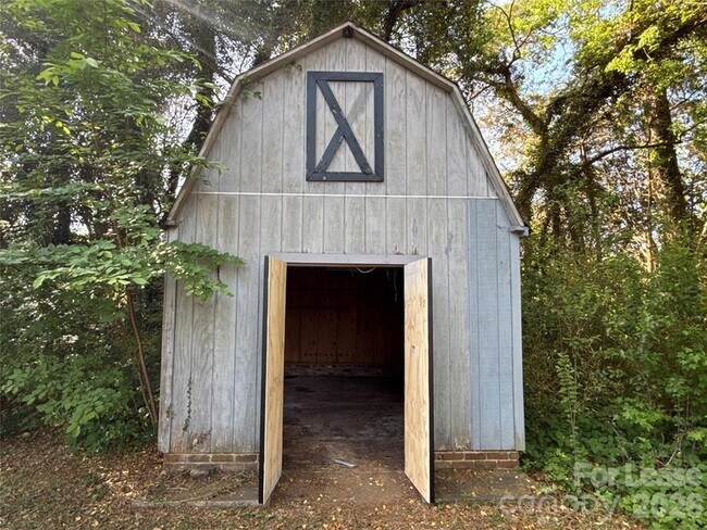 Building Photo - 104 Stowe Rd