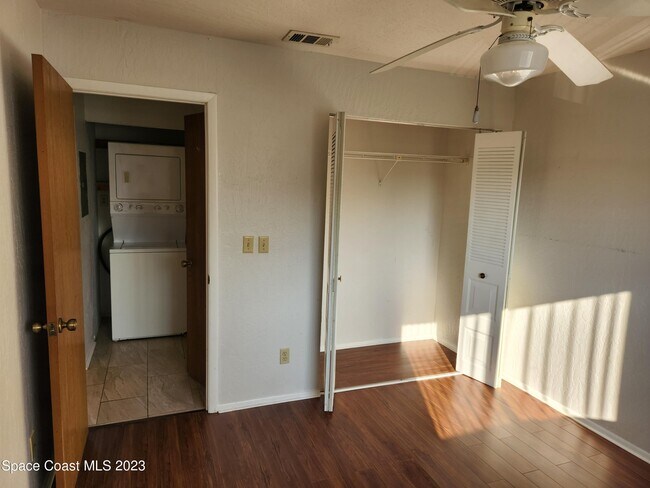 Building Photo - 1702 University Ln