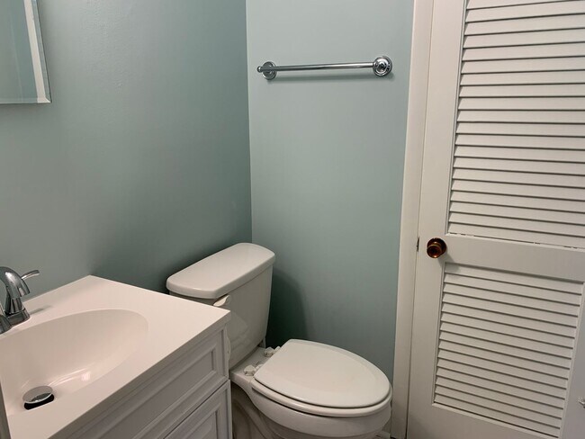Building Photo - One-month FREE rent!  GREAT LOCATION!! RANCH HOME WITH HARDWOODS NEAR DOWNTOWN
