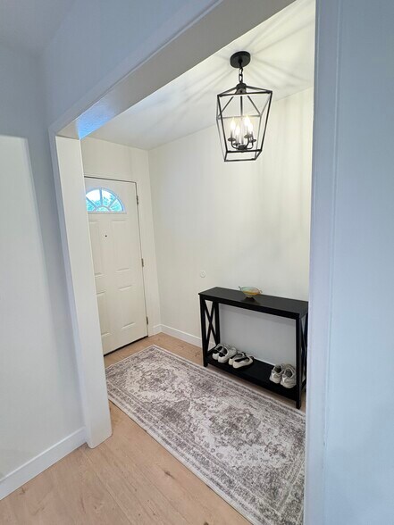 Building Photo - 433 Forestdale Ave