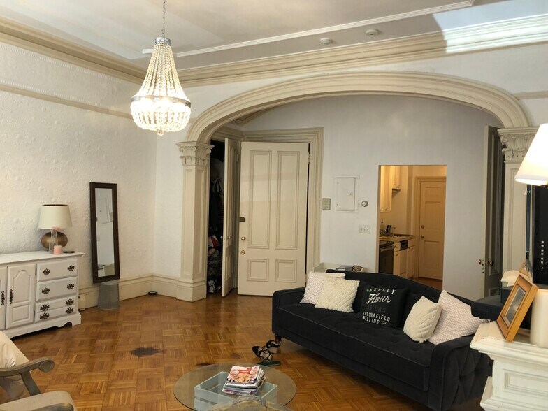 Building Photo - 137 Beacon St