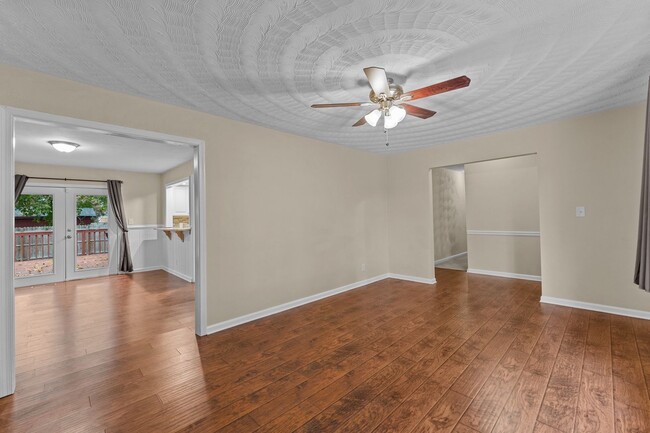 Building Photo - 1132 Sippel Dr