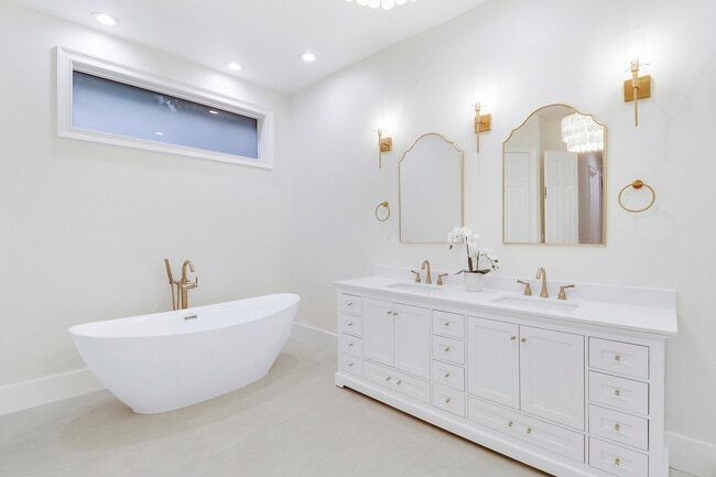 Building Photo - 142 Segovia Way