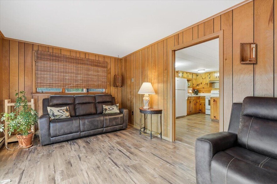 Building Photo - 107 Apple Dr