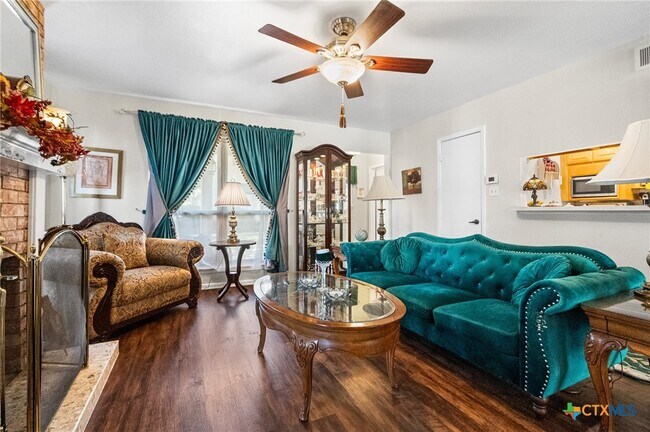 Building Photo - 619 Strings Dr