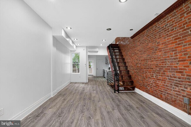 Building Photo - 1302 N Dover St
