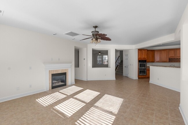 Building Photo - Immaculate 5-bedroom Paradise!