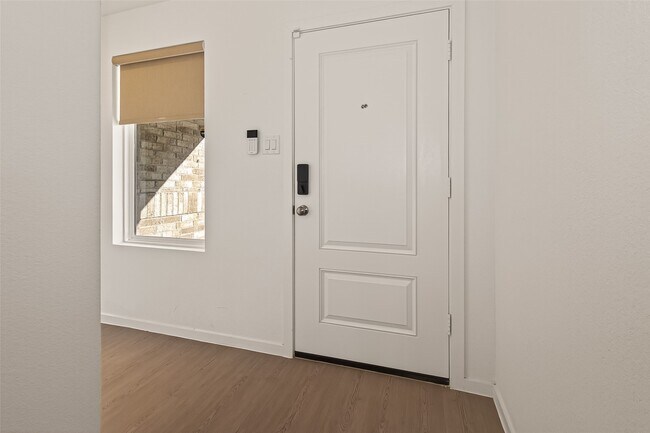 Building Photo - 6915 Lilac Vine Ln