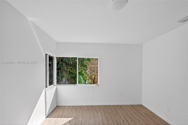 Building Photo - 1220 Marseille Dr