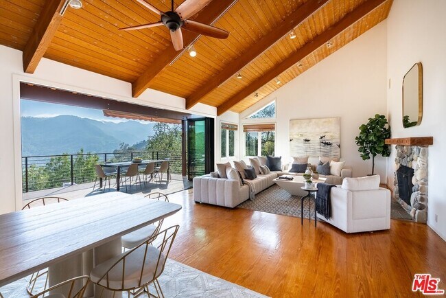 Building Photo - 21338 Colina Dr