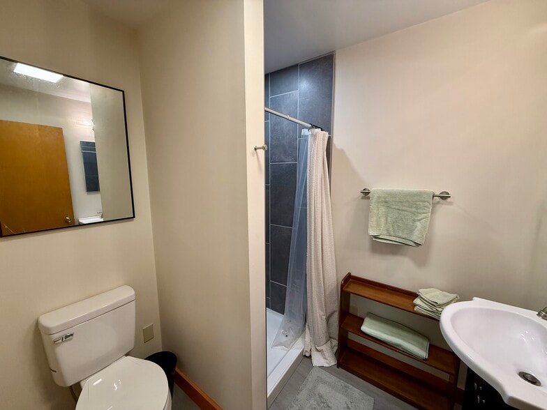 Building Photo - 507 E Main St