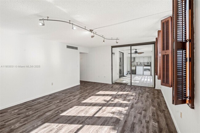 Building Photo - 20291 NE 30th Ave