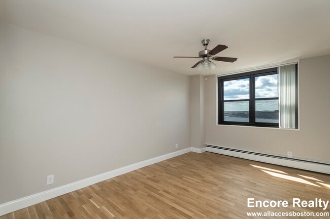 Building Photo - 1410 Columbia Rd