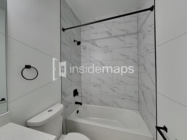 Building Photo - 212 Ichabod Ave