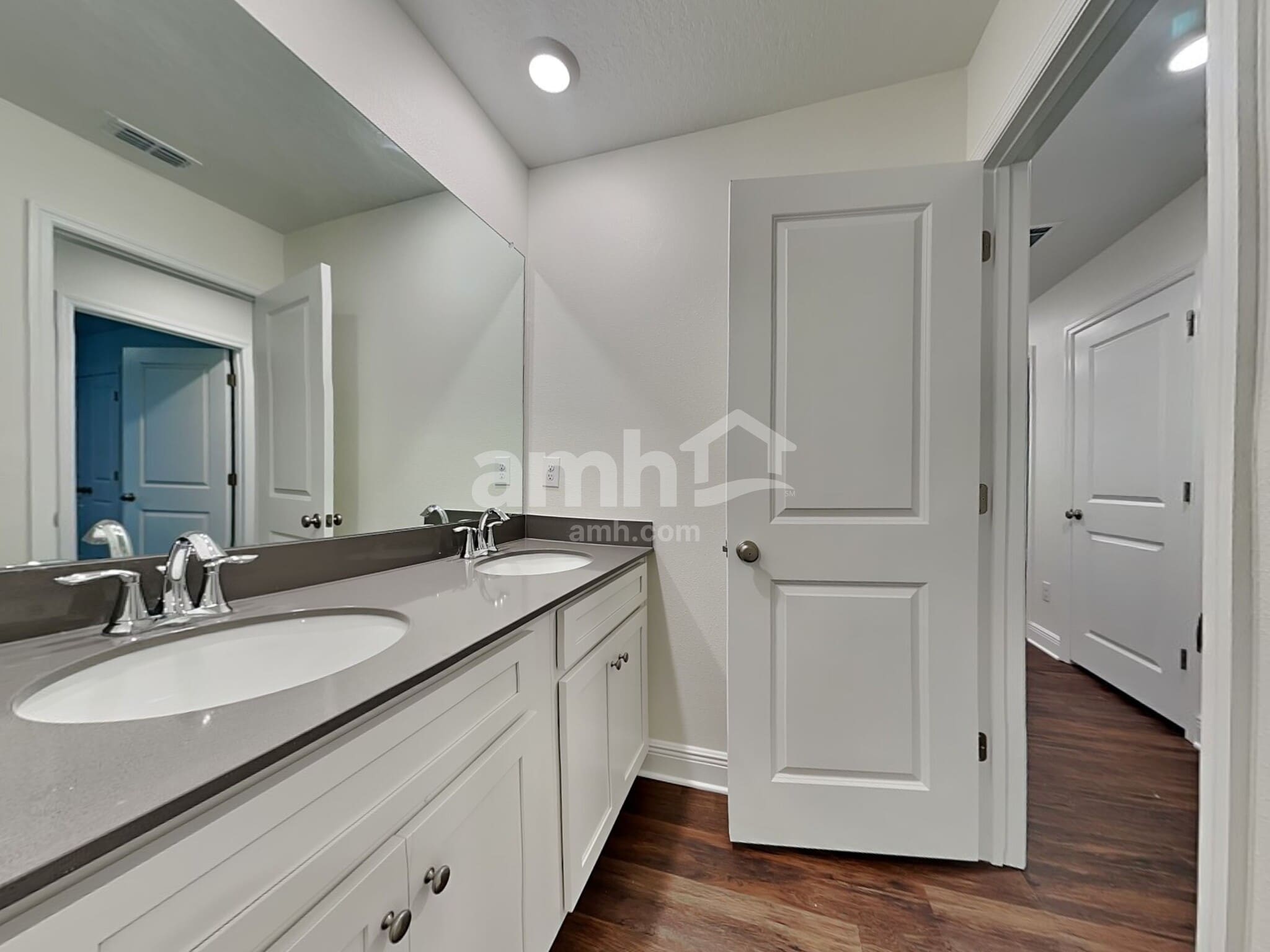 Building Photo - 27333 St Andrews Ave