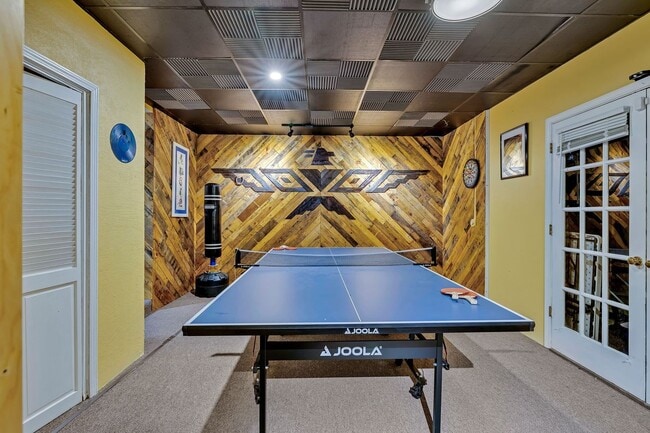 Building Photo - ***Half off September Rent with signed lea...