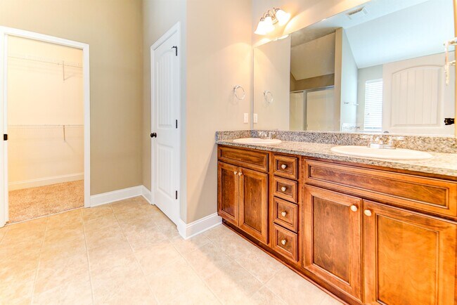 Building Photo - 2504 Kari Ln