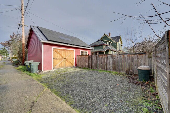 Building Photo - 2323 Elizabeth St