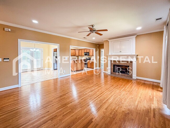 Building Photo - 584 Woodland Ridge Rd