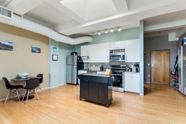 Building Photo - 156 Porter St
