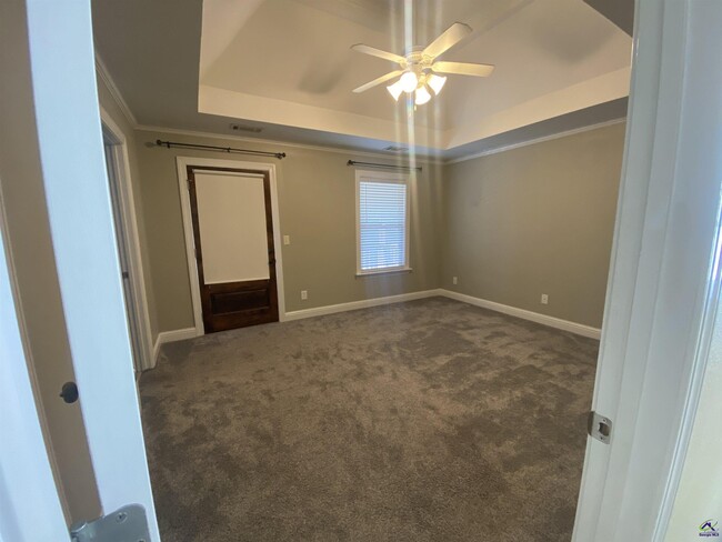 Building Photo - 338 Ivystone Dr