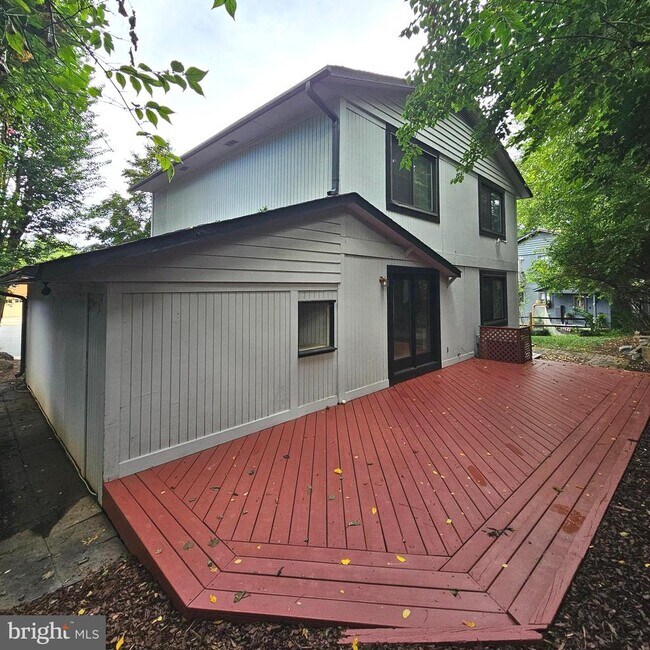 Building Photo - 1108 N Rockingham St