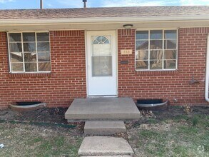 Building Photo - $525 - 1 bedroom/ 1 bathroom - Cozy fourplex