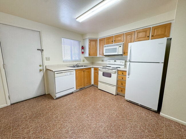 Building Photo - 1748 S 500 E