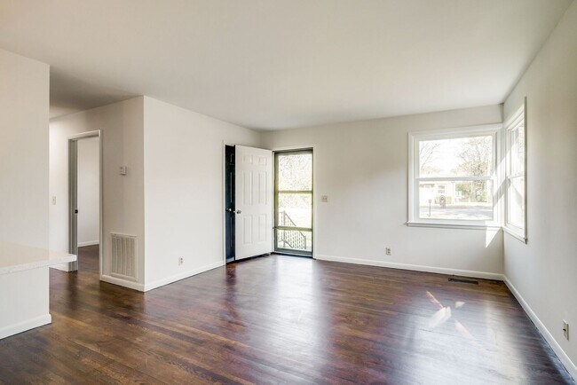 Building Photo - Great Belair Rental
