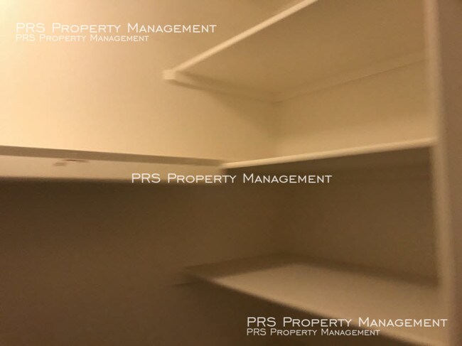 Building Photo - 925 S Longmore