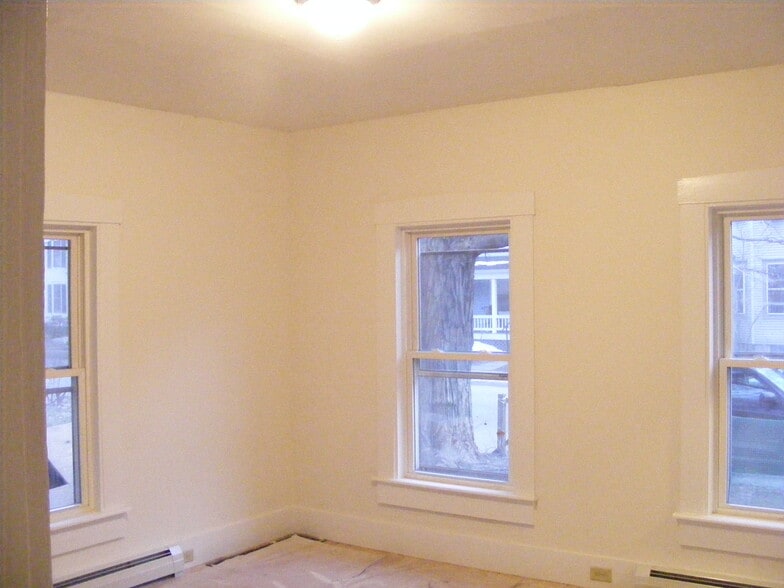 Building Photo - 123 Frost St