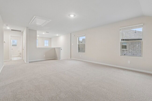 Building Photo - 702 Dotty Dr