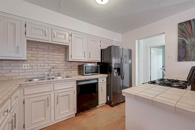 Building Photo - 6018 Berendo St