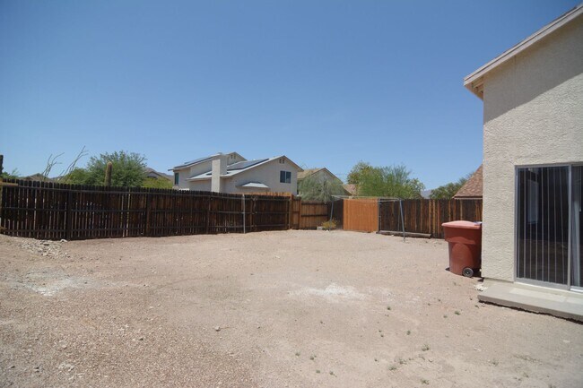 Building Photo - Remodeled 3 Bedroom 2.5 Bath House! West T...