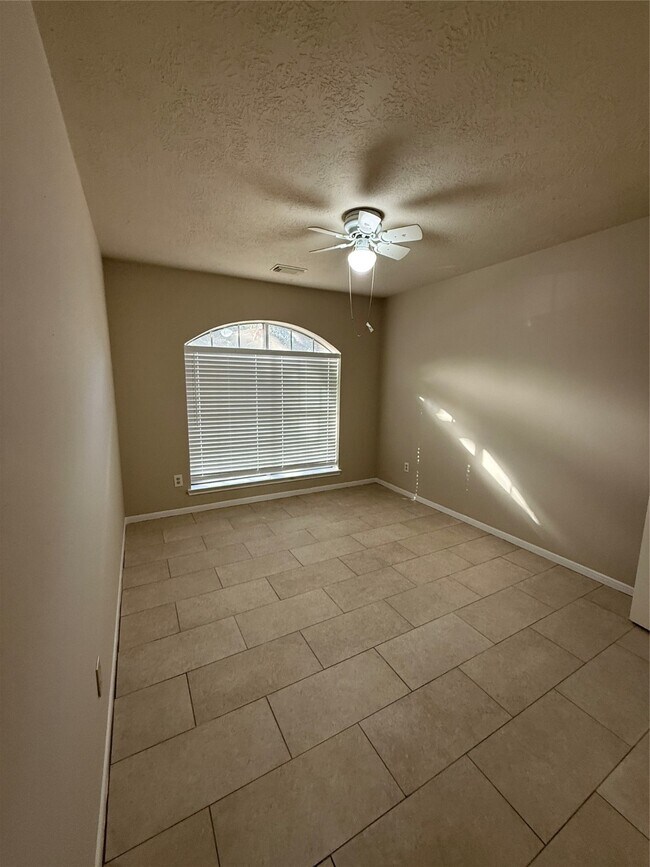 Building Photo - 5026 Tealgate Dr