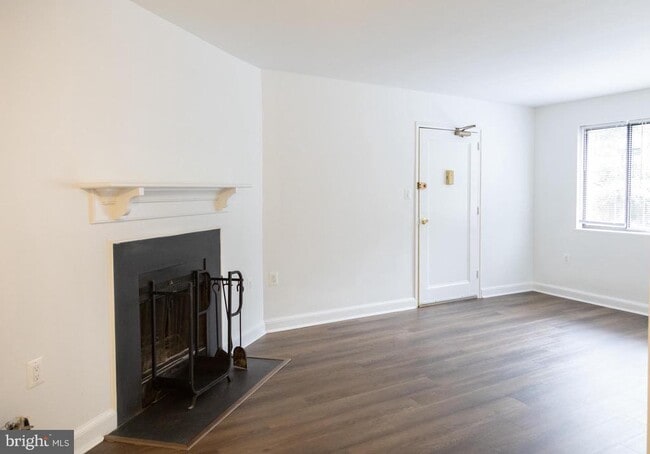 Building Photo - 3815 Davis Pl NW