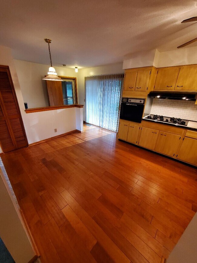 Building Photo - 6814 Ravenwood Ave NW